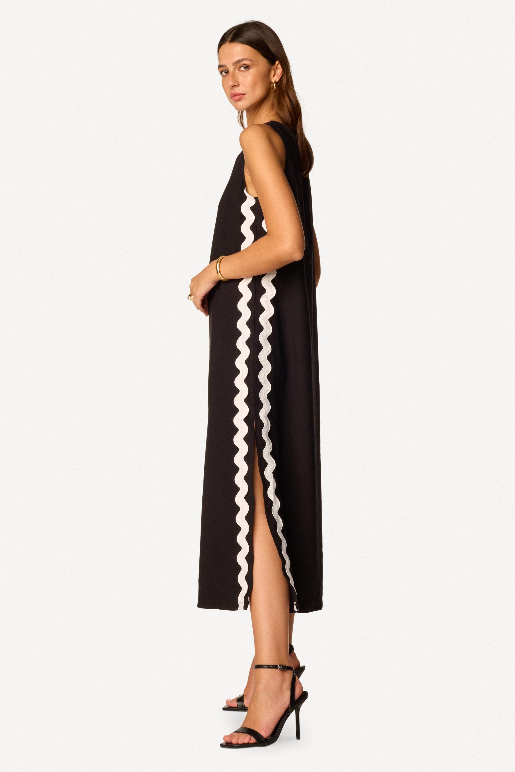 Robe longue sans manches unie Noir - Axara Paris