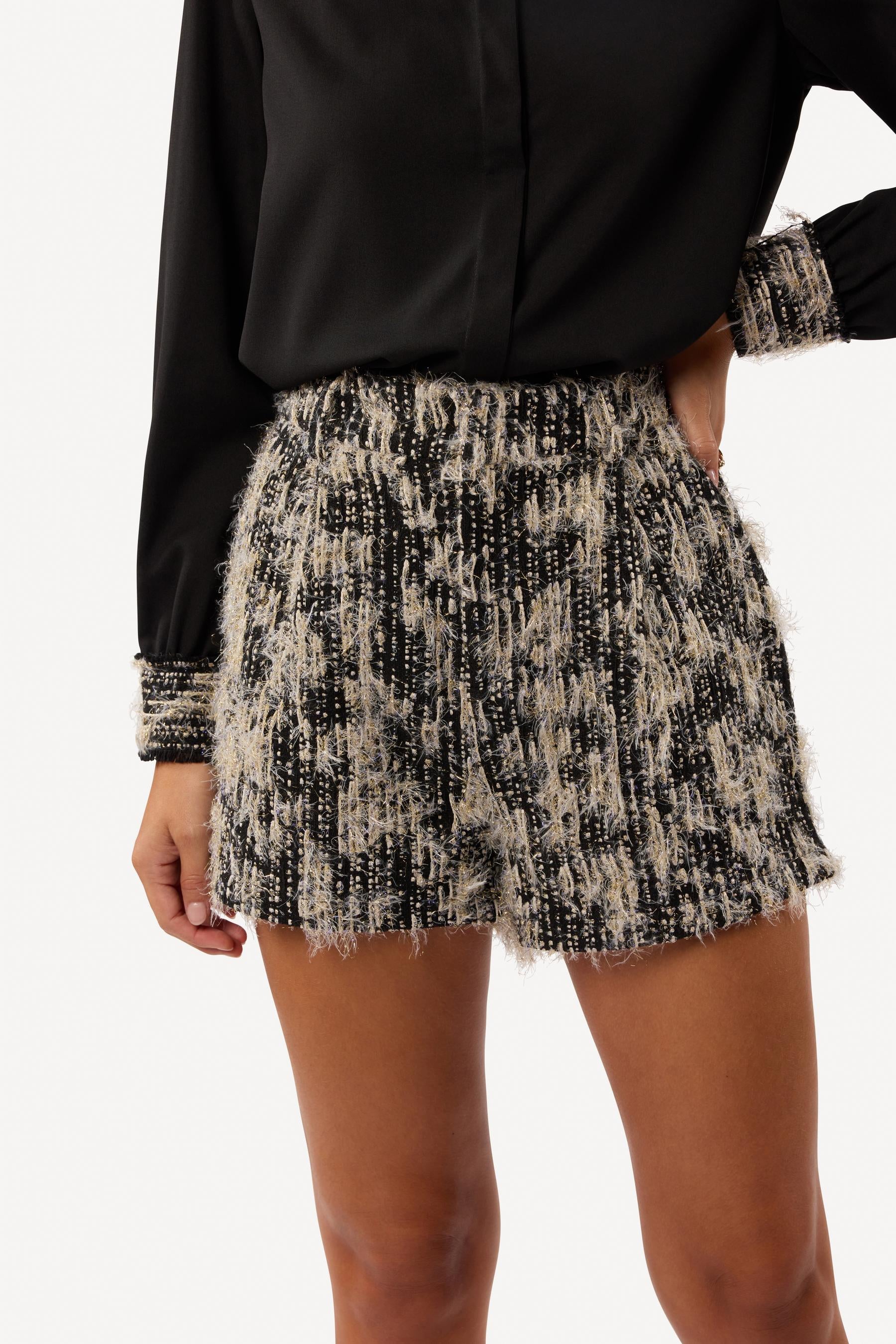 Short court en tweed texturé Noir - Axara Paris